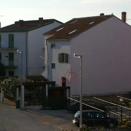 4300b Apartment *